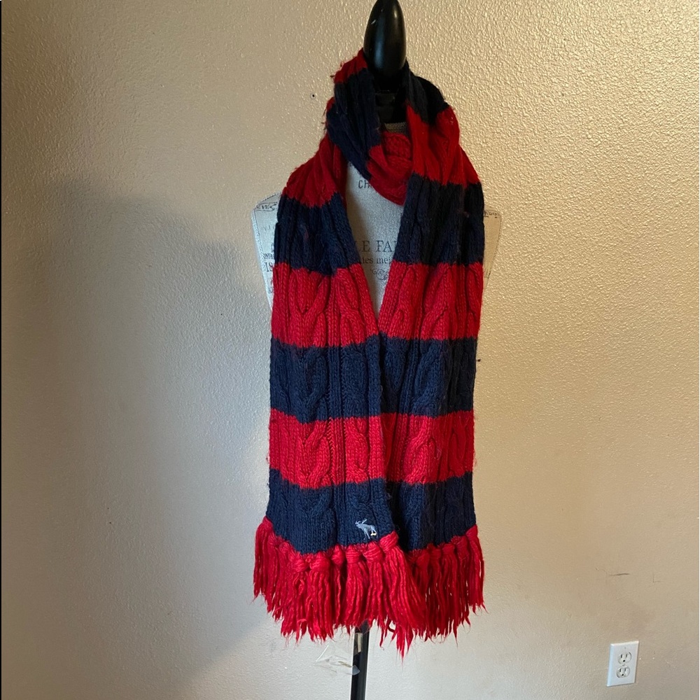 Red and navy Abercrombie scarf knitted